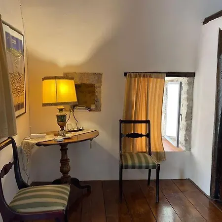 Vincenzo'S Room In A Tower/ Brown Leonidio Exterior photo