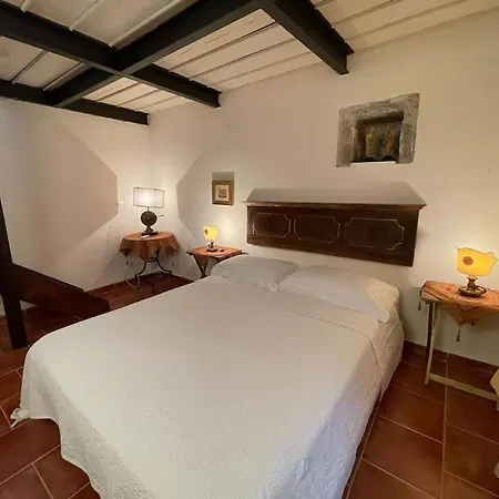 Vincenzo'S Room In A Tower/ Brown Leonidio Exterior photo